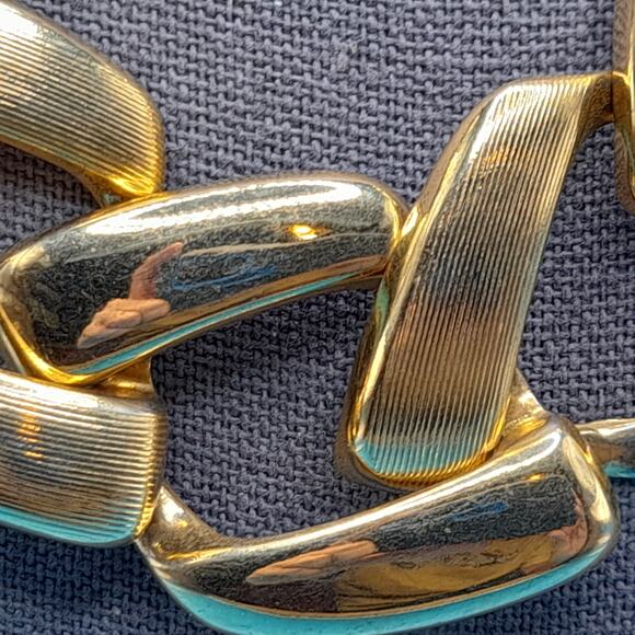 Vintage Chain Choker Necklace, Interlocking Gold Tone, 1980s - Picture 6 of 11